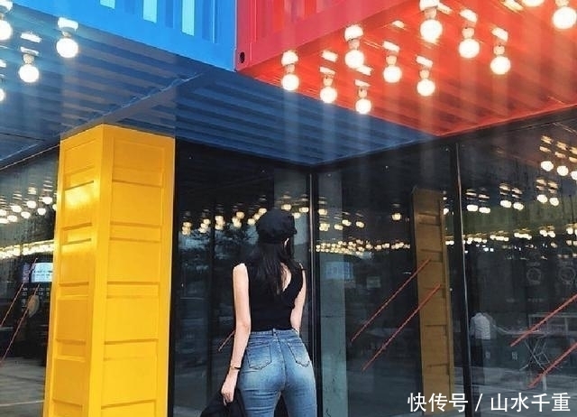 【优雅】牛仔裤小姐姐,身材苗条魅力十足,更显青春靓丽!