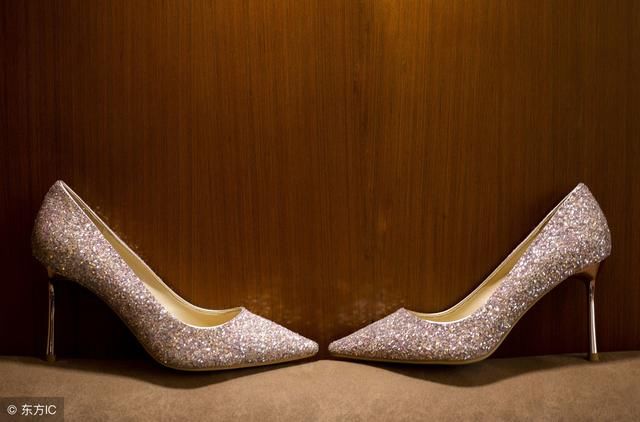 别再说高跟鞋累脚了，选对这些高跟鞋，舒适透气还上档次