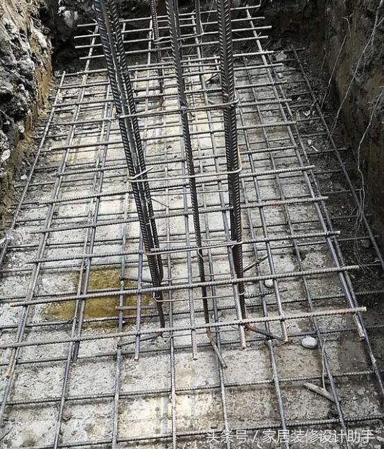 爲擡高地基50公分將地樑架空 遭鄰居嘲諷地梁一垮 錢就打水漂了 雪花新闻