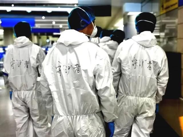 #检院的志愿#把病毒隔离在外,把爱迎接回来!一份份“学习小报”背后:这支党员突击队为上海空港筑牢“篱笆”