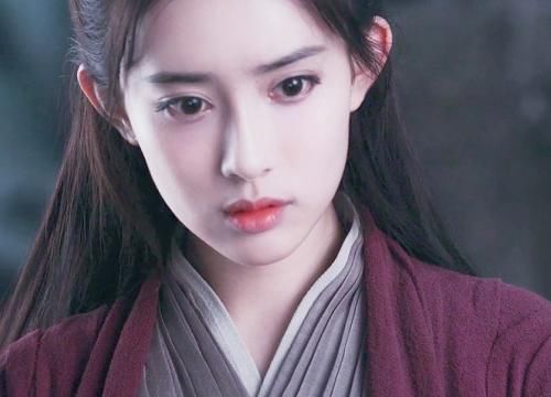  年后：一年级播出4年后，虞书欣成当红小花，和她竞争女主的人却没消息