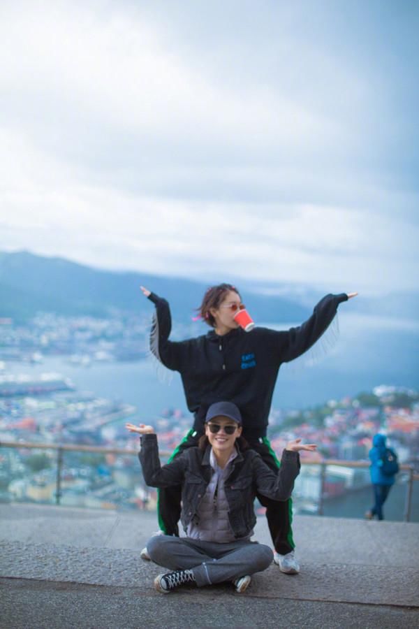 俏皮可爱又优雅妩媚！《潮我看齐》之马思纯：难道只用简单的笑容