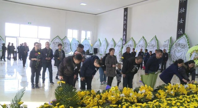 孟兆星烈士悼念活动仍在进行中 群众自发悼念络绎不绝