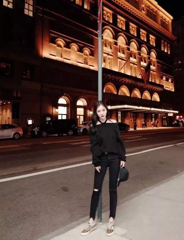 九分裤+运动鞋，才是入秋最潮搭配!!!