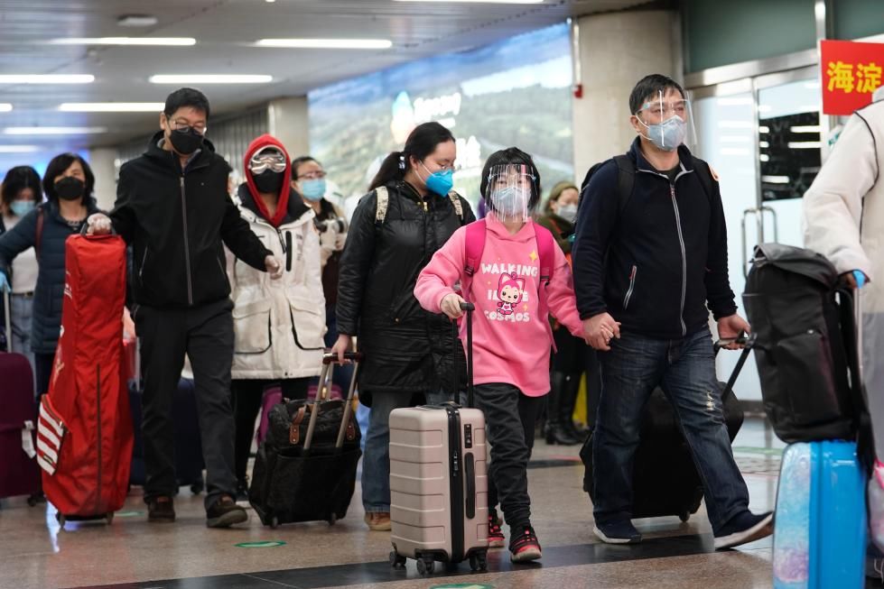  列车驶入：武汉“解封”后首趟返京列车抵达北京西站
