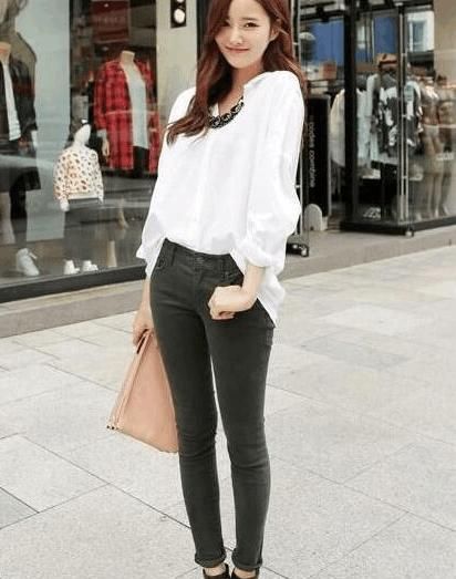  时髦|穿搭时髦的牛仔裤美女，潮流感十足，很有吸引力！