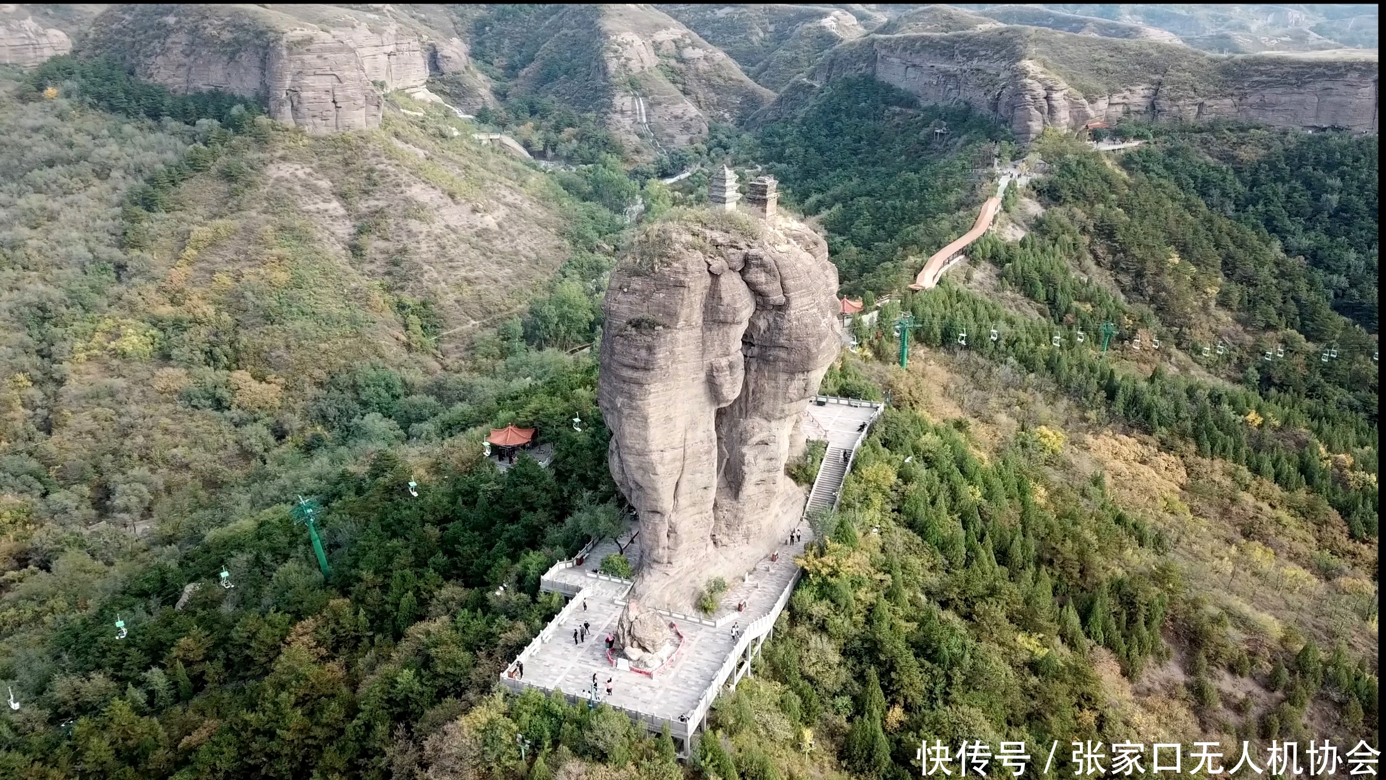 无人机航拍承德神奇的双塔山