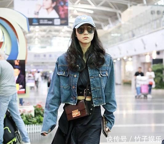 一直穿衣保守的韩雪,居然穿上了露脐装,不过这腰是真的细!