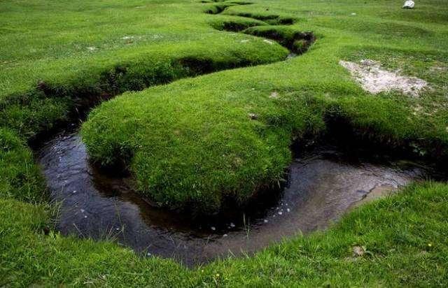 世界上“最窄的大河”河水竟往上流，外国游客长途跋涉来参观！