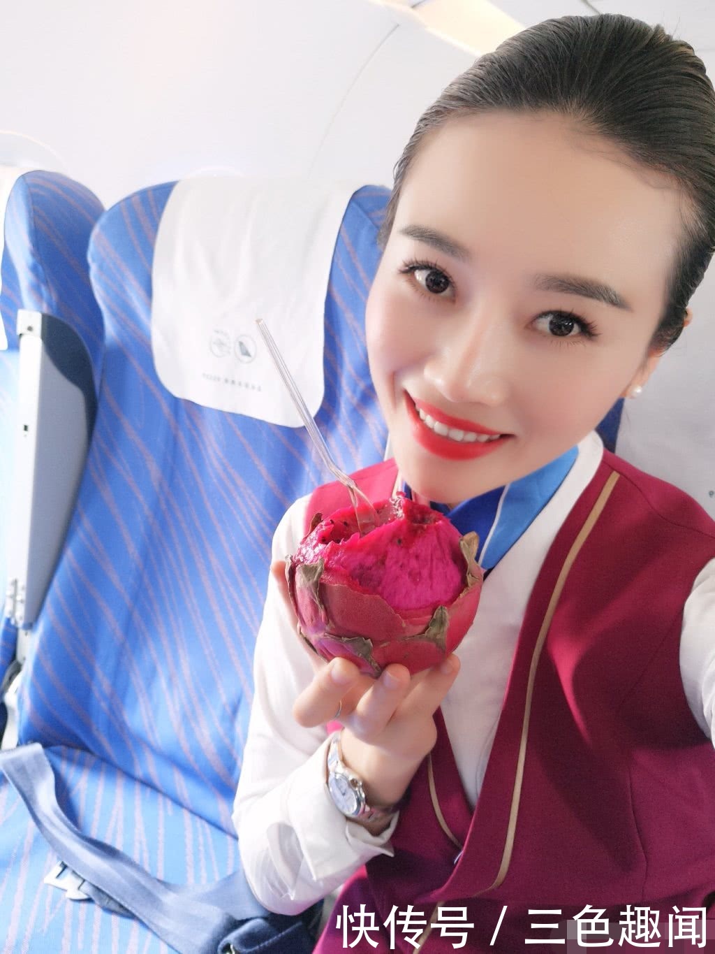 空姐为何穿裙子一定要配“袜子”，其中的真相，让人心疼