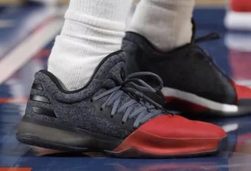  Adidas■Adidas Harden Vol.1，第一作就有极高水平的实战球鞋
