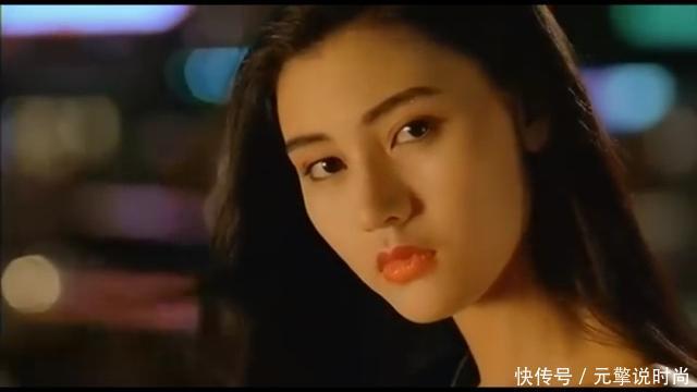 47岁李嘉欣条纹连衣裙连撞刘嘉玲娜扎,网友:港姐底子可不是吹的