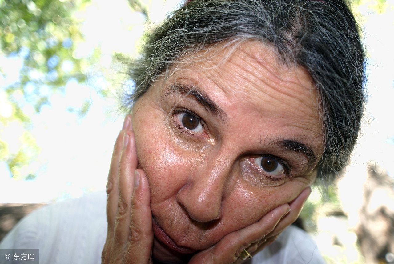 还傻傻的用激光祛老年斑?药店就有老年斑的克星，斑不见了脸还白