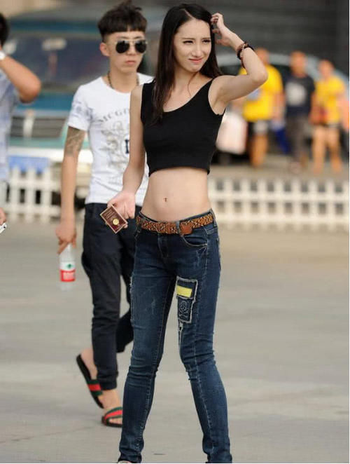 百搭牛仔裤的几种穿搭技巧！