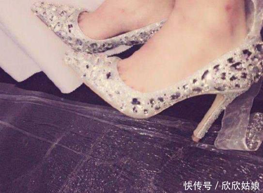 范冰冰高跟鞋妩媚,赵丽颖高跟鞋可爱,而她穿上高跟鞋不会走路了