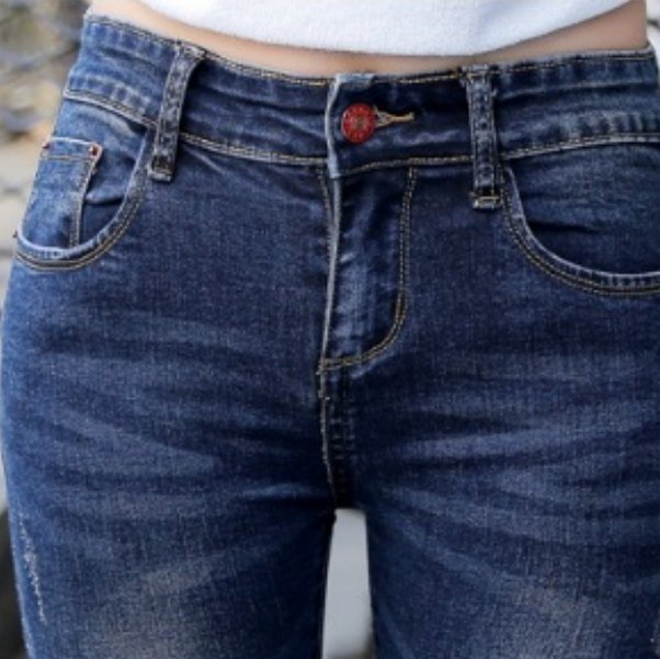 穿裙子不一定好看，但上街学她们穿牛仔裤，那叫一个优雅高挑