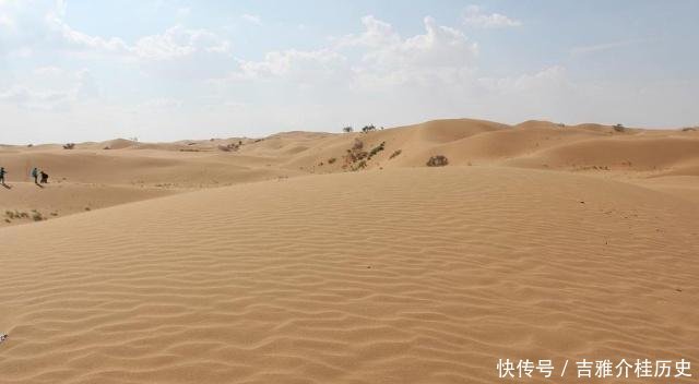  湖泊■新疆沙漠里出现了“湖泊”，面积有上万平方公里，水是从