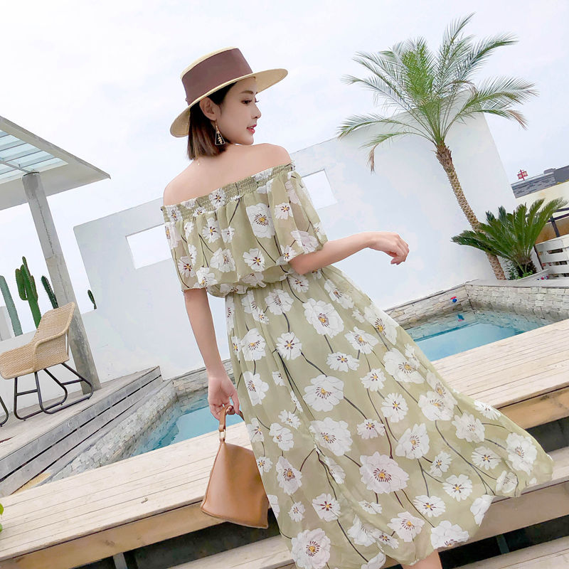 透视装真不算什么了，现在的女神出门穿的太有范，我看了脸通红