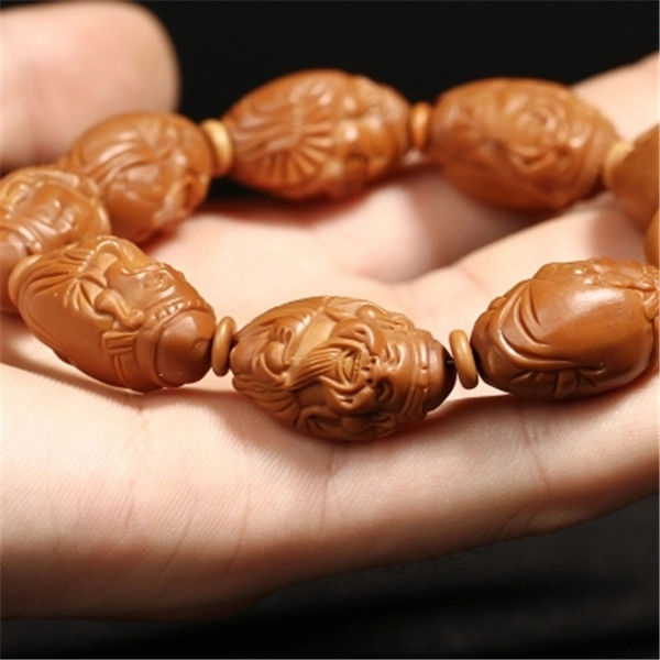 看看下面的手串，件件都是时尚款，一串能盘出好价钱