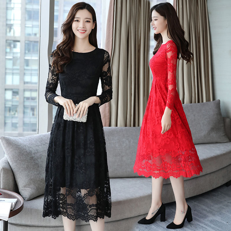 若你是70后，别再穿黑裤子!今年流行“小黑裙”，简直美爆了