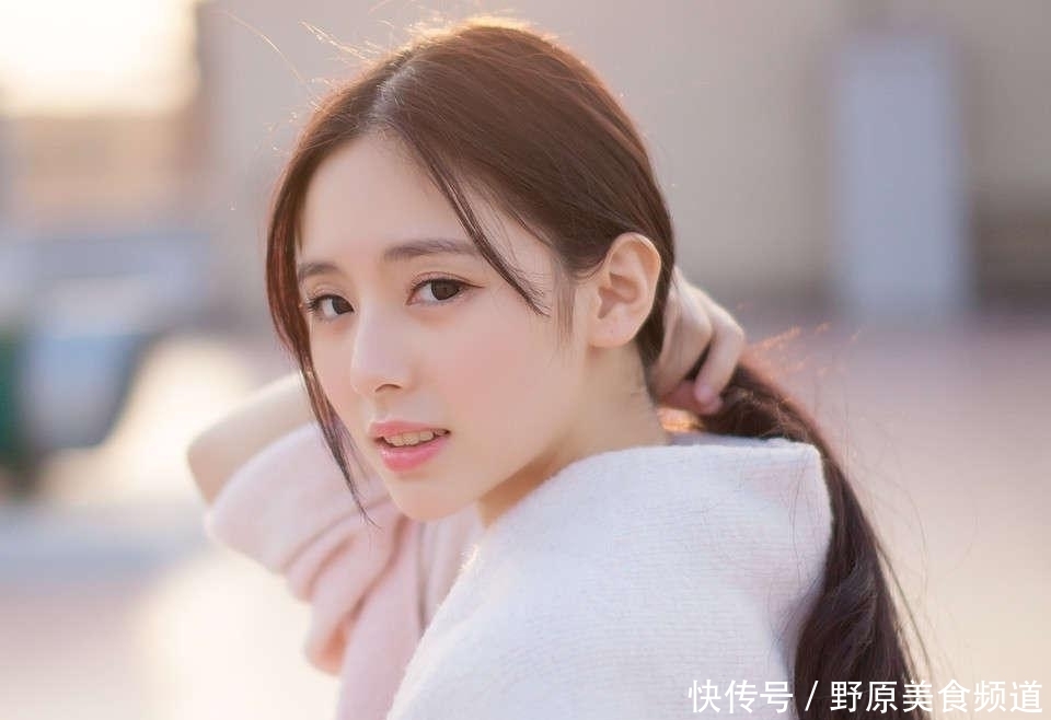  「气质」真正有品味的女人，不会穿这2种衣服，多穿另2种，提升气质有品味