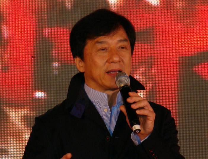 男星被蚊子叮咬后整个剧组停工，这蚊子是变异了吗？