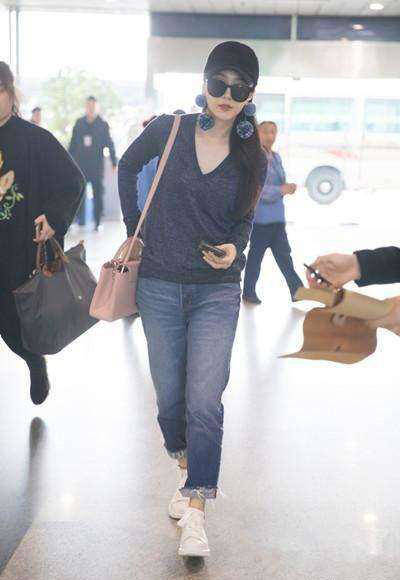 变瘦范冰冰机现身机场，网友：李晨厉害喽!
