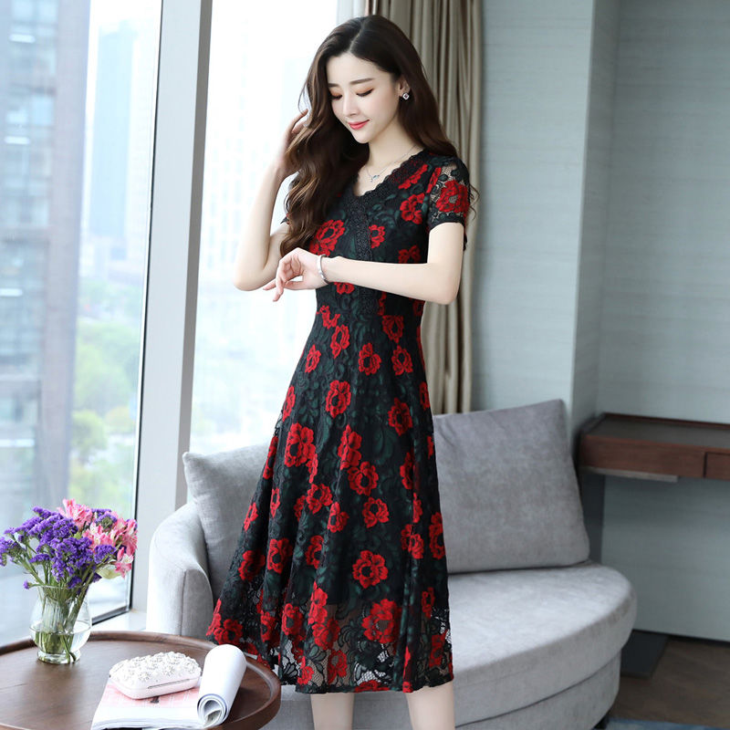 45岁的妈妈穿了条“冷淡风”长裙，太惊艳了!青春时髦还显瘦