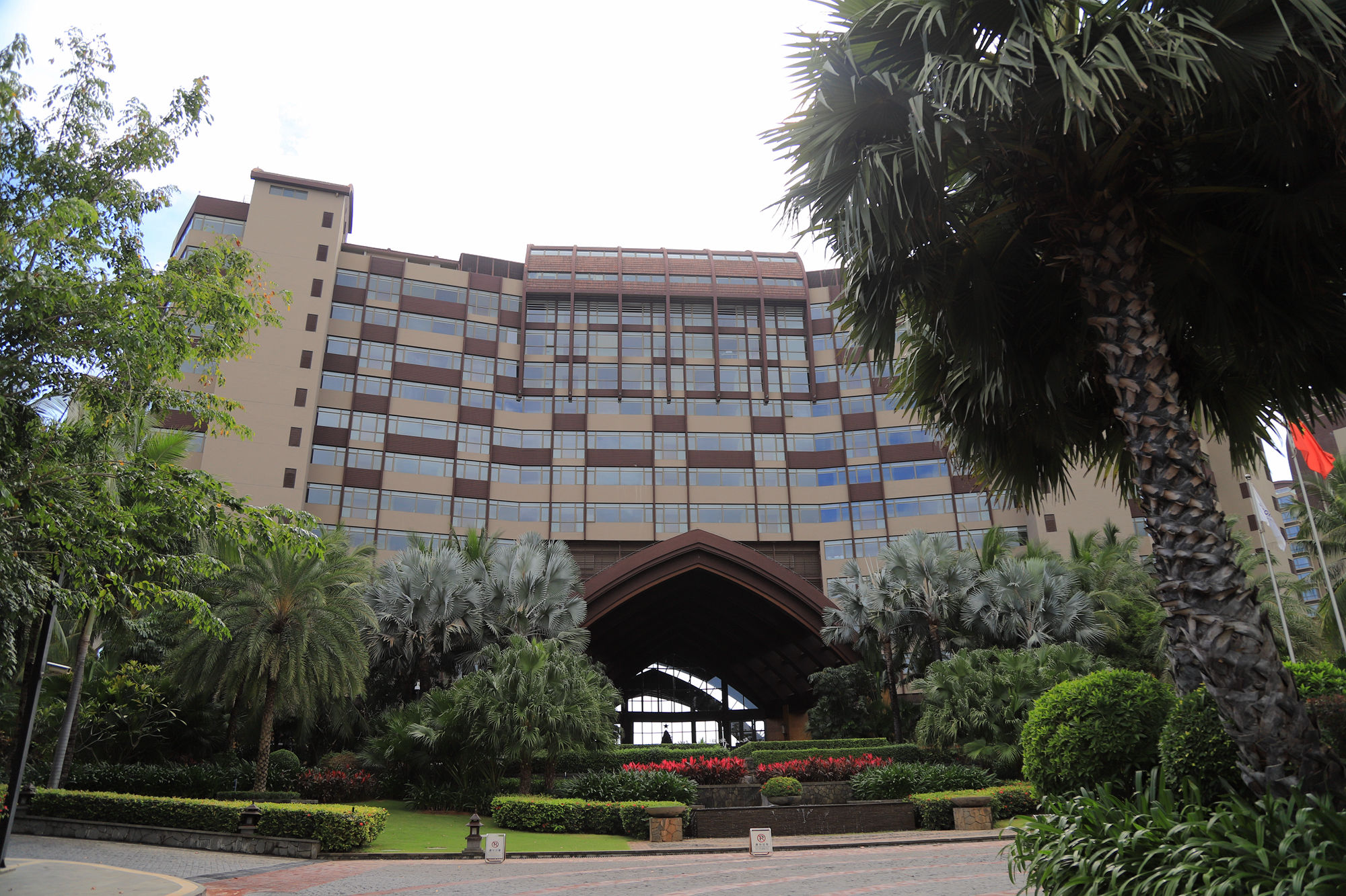 【遇上一座城】请到天涯海角来,一起去看比基尼大长腿的三亚微游