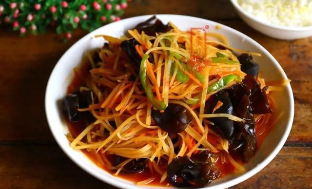  『肯定』这么吃土豆，你肯定是第一次见，三碗米饭都止不住呢！