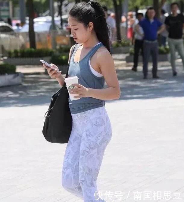 不同的打底裤给人留下不同的感觉，妩媚又迷人！