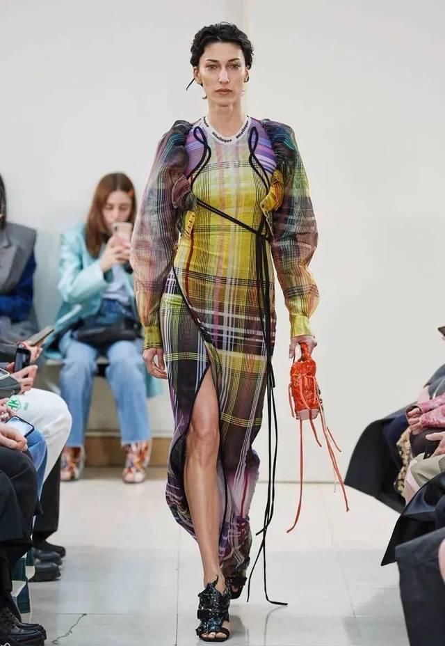 「时装画技法」开春最火的时髦单品!春暖花开,自带仙气的“泡泡袖”奔你而来