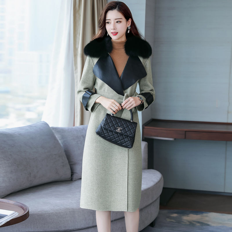 今年流行的毛呢大衣是这样的，简单大方又好搭
