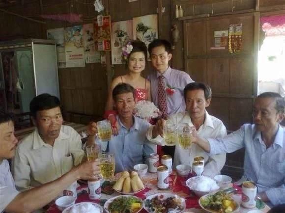 越南美女来广西打工，想嫁给中国男人，现却无人敢娶?