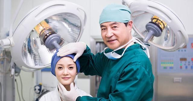  [洗面奶]为什么爽肤水不能用手涂,而要用化妆棉涂?今天终于明白了!