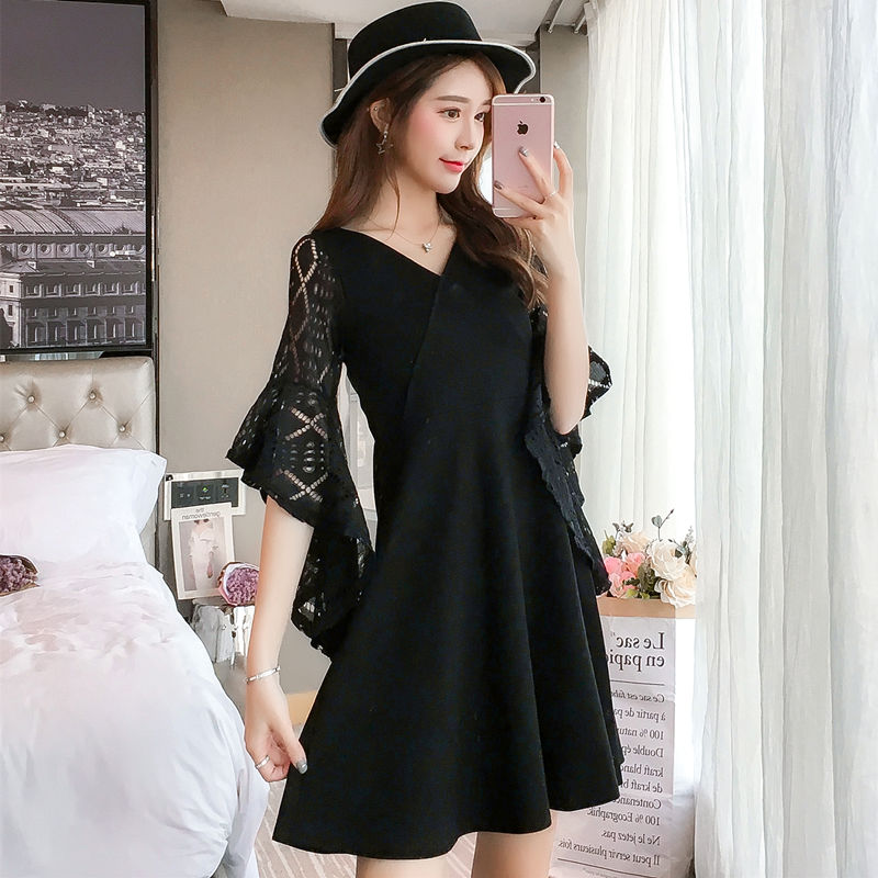 快看看这些女人,穿个小黑裙,妩媚美丽的像个小妖精,十分迷人