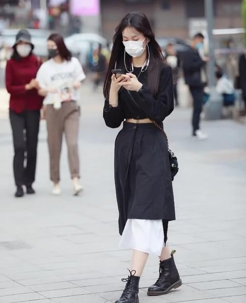 时尚美感|街拍的黑色时尚服饰,有一位美女像忍者!