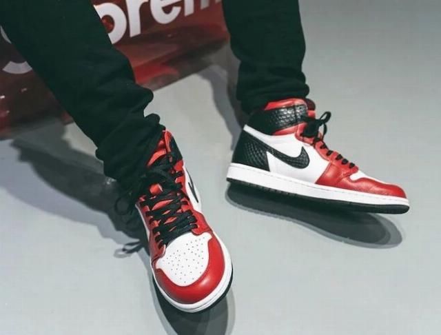  【還是】“一飞冲天”，還是走红丝绸的旧路？AJ1 “ SATIN SNAKE”明确开售