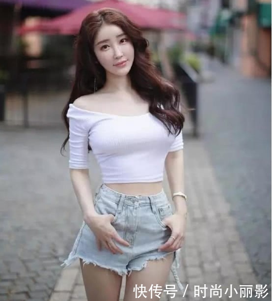 牛仔裤的魅力,让美女爱不释手,让女人更显迷人美丽!