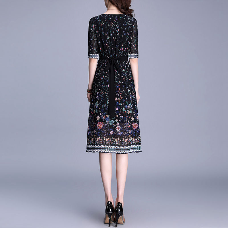 新发现有一种裙叫“A字裙”，时髦又洋气，搭配高跟鞋女人味十足