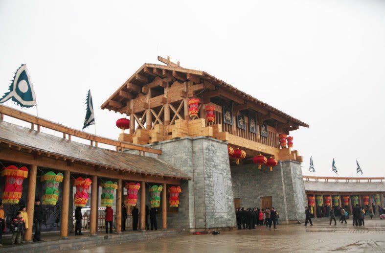 花费12亿建的古镇，门票60当地人也说贵，商家纷纷撤离，可悲