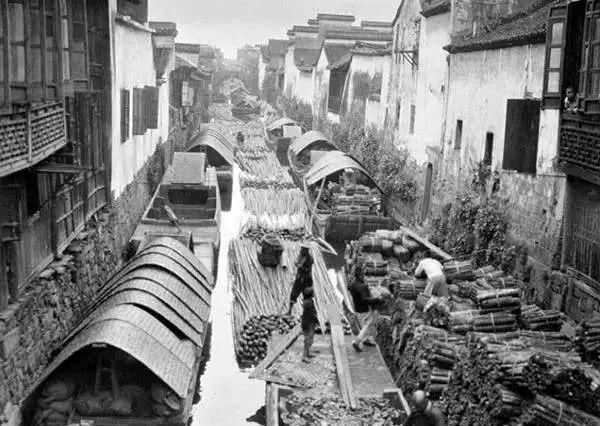 美国人在鞋盒里发现了6000张中国老照片，轰动全世界