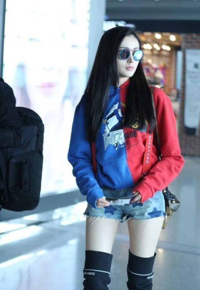 张天爱机场素颜照曝光，鞋子抢了镜，网友:简直不能忍!