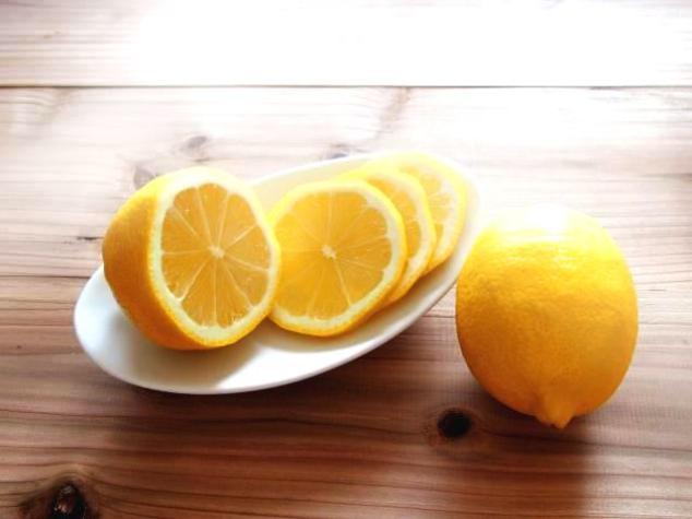 【实用】牙齿太黄怎么办?教你一招,2分钟让牙