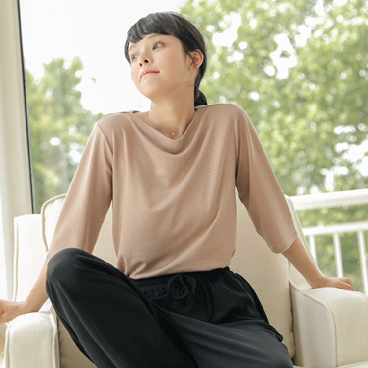 姐姐都45岁了就喜欢穿这样的小上衣，真别说，显得超年轻好美