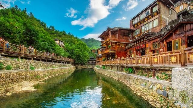 “迷失”的千户苗寨,让游客纷纷哭诉,坦言这辈子都不会再去了!