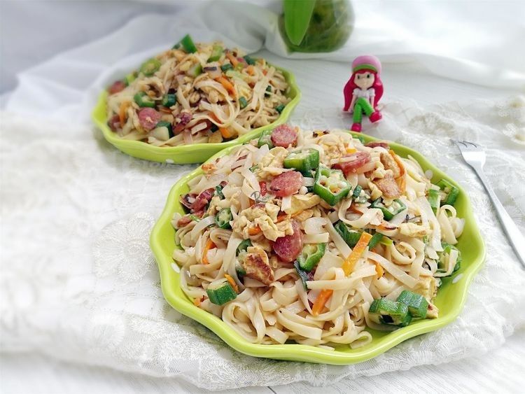  孩子：午餐这样做主食和菜都有了，大人喜欢孩子也爱，还解决了剩余食材