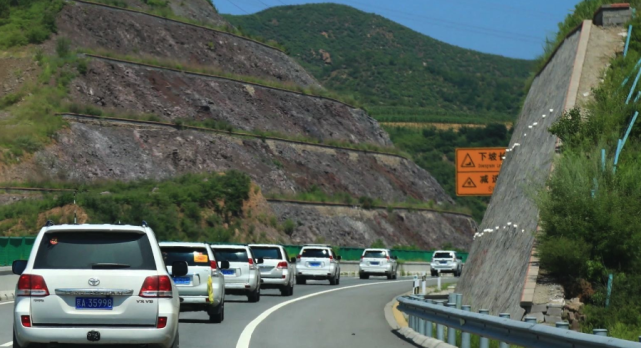 在经过川藏线的时候，为什么老司机都会往车外扔支烟？看完泪目了