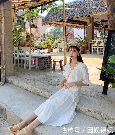  [春天]春天怎么穿最温柔？浪漫的碎花连衣裙最应景，初恋白裙装最受欢迎