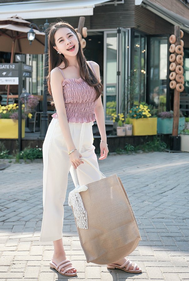 美女迷人气质显露无遗